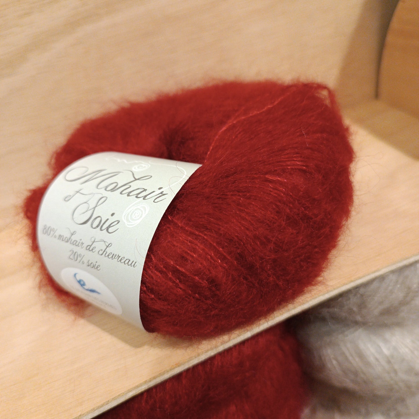 874. Mohair et soie rubis
