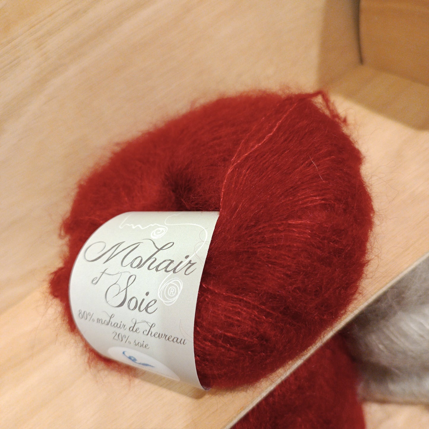 874. Mohair et soie rubis