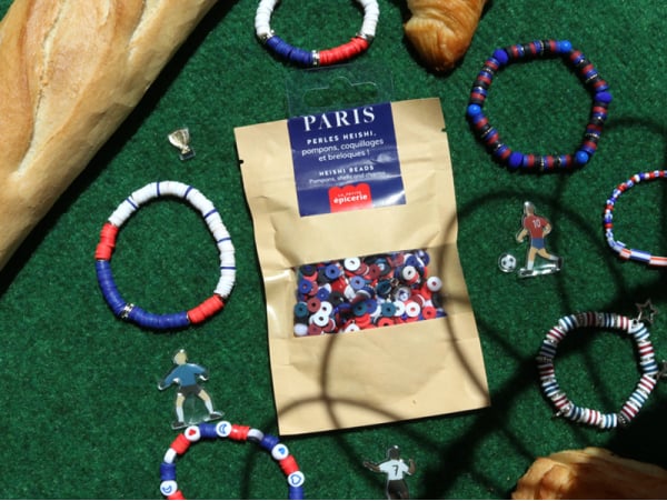 Mélange de perles heishi et de breloques - Paris