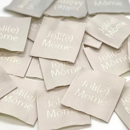 Étiquette tissée à coudre "Joli(e) Mome" Grise