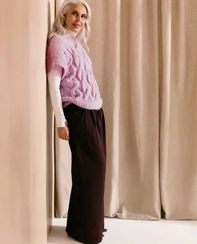 N°276 : Femme Tricot Fils Piliers