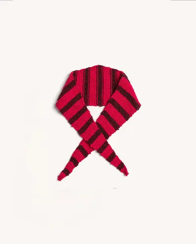 N°276 : Femme Tricot Fils Piliers