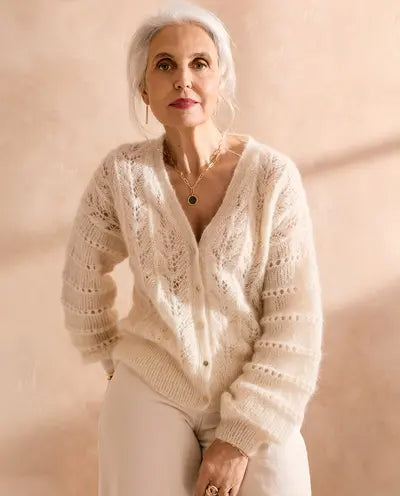 N°276 : Femme Tricot Fils Piliers