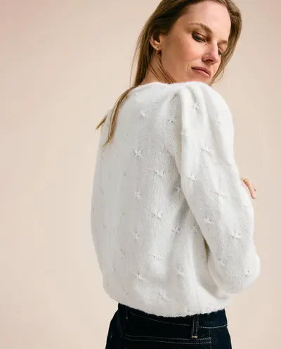 N°276 : Femme Tricot Fils Piliers