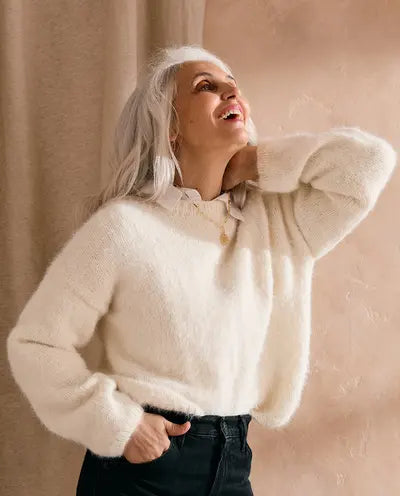 N°276 : Femme Tricot Fils Piliers