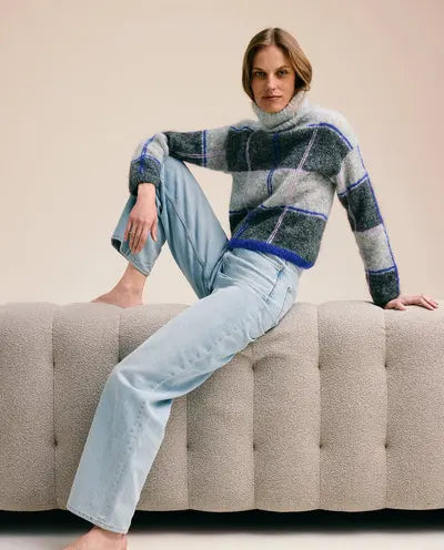 N°276 : Femme Tricot Fils Piliers