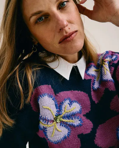 N°276 : Femme Tricot Fils Piliers