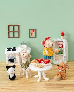 La maison de poupées de Melealine au crochet: La famille de souris et ses 35 meubles et accessoires