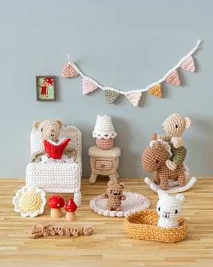La maison de poupées de Melealine au crochet: La famille de souris et ses 35 meubles et accessoires