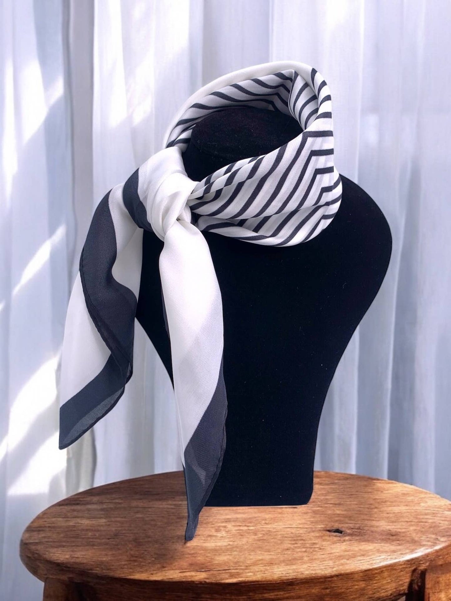 Foulard à motif 68x68cm FL18: Noir / 100% POLYESTER