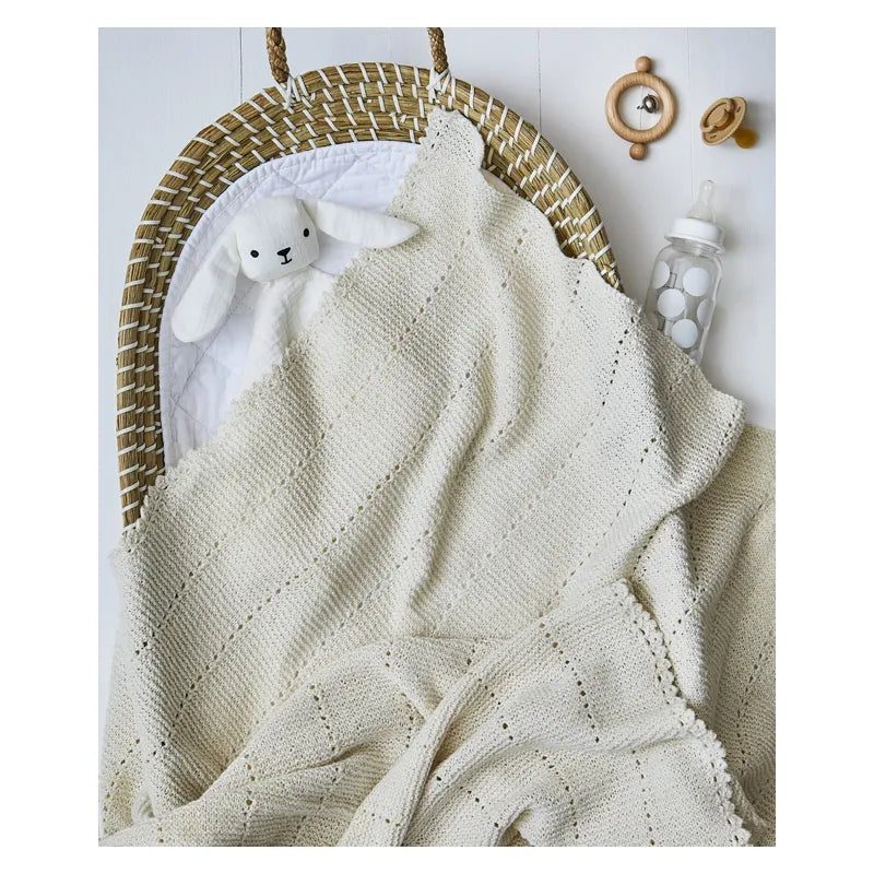 Couvertures au tricot pour bébé : 20 modèles & 3 doudous