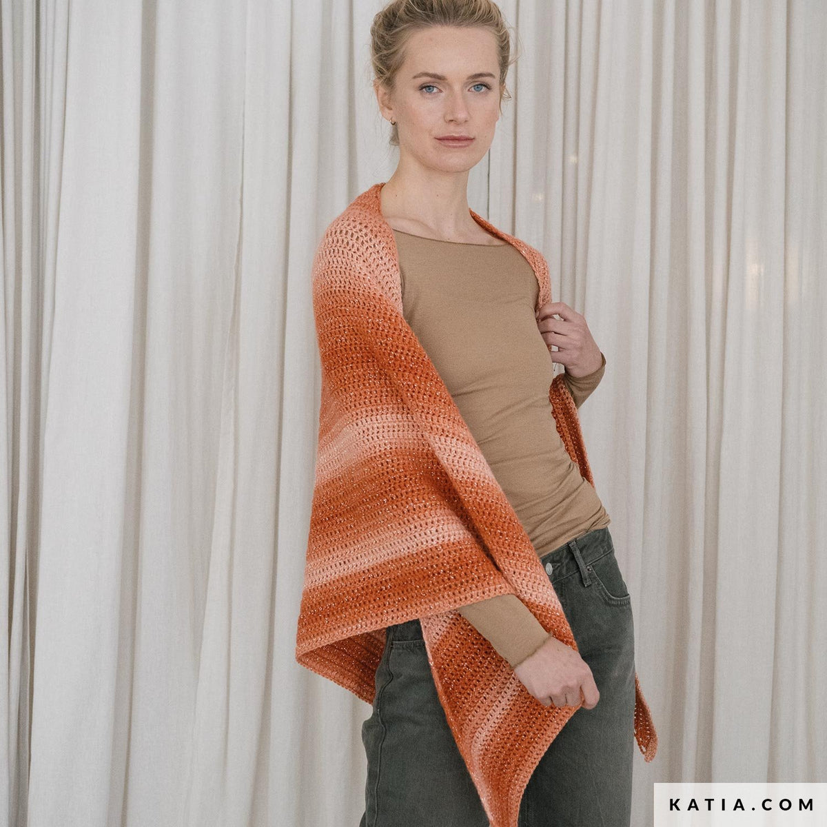 Modèle gratuit de châle au crochet en Comet Ombré