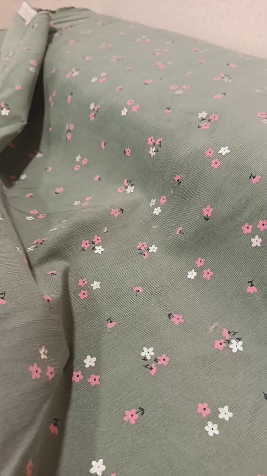 Velours fleurie fond vert