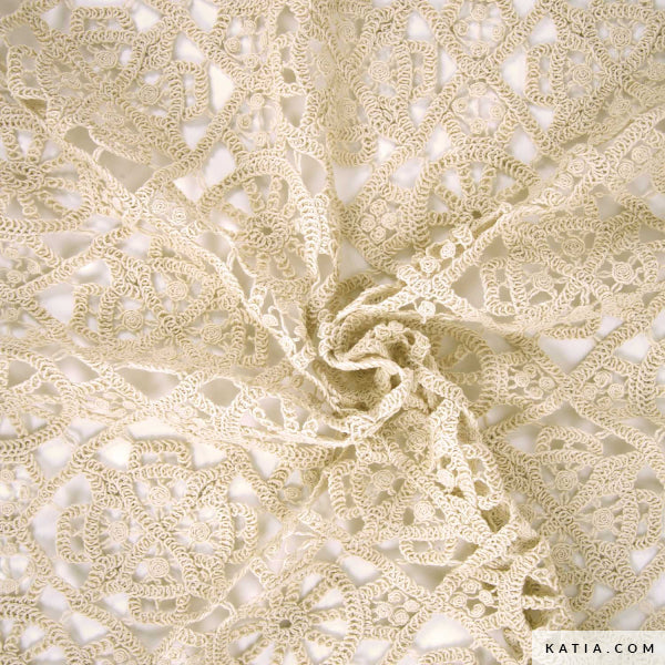Tissu en dentelle esprit crochet